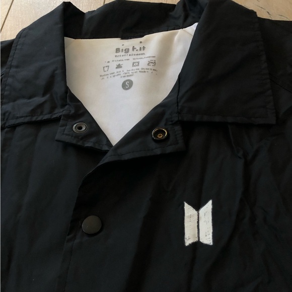 BTS Official Merch Speak Yourself Logo Windbreaker in Black Size S - Picture 8 of 11